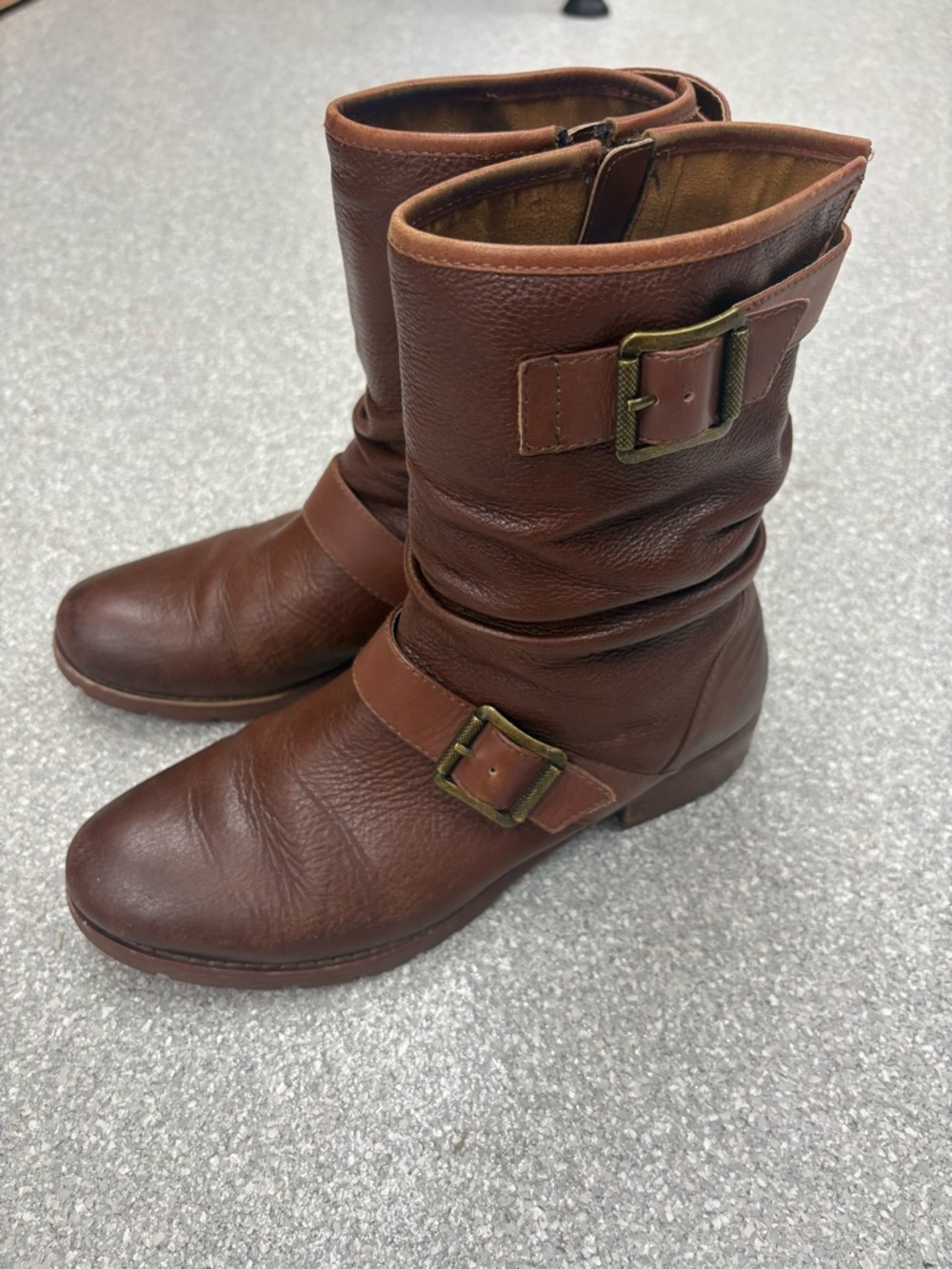 Sofft Saxton brown leather ankle booties size 8
